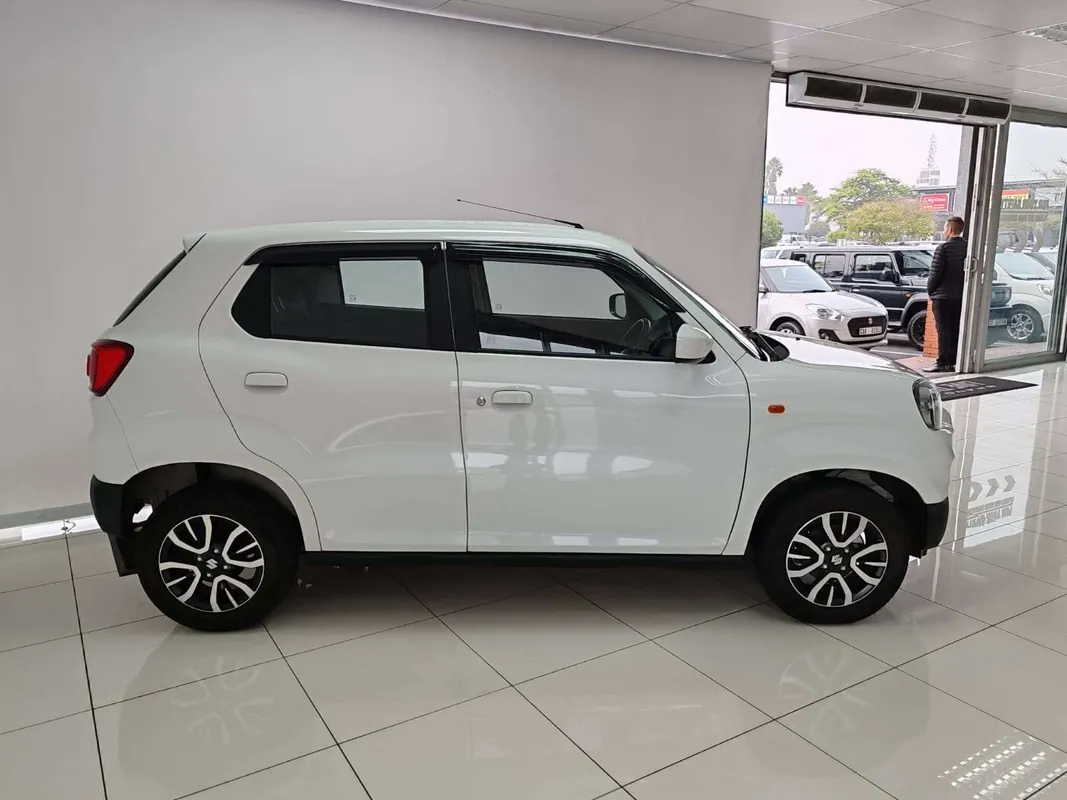 Suzuki S-Presso 1.0 GL+ AMT - Image 2