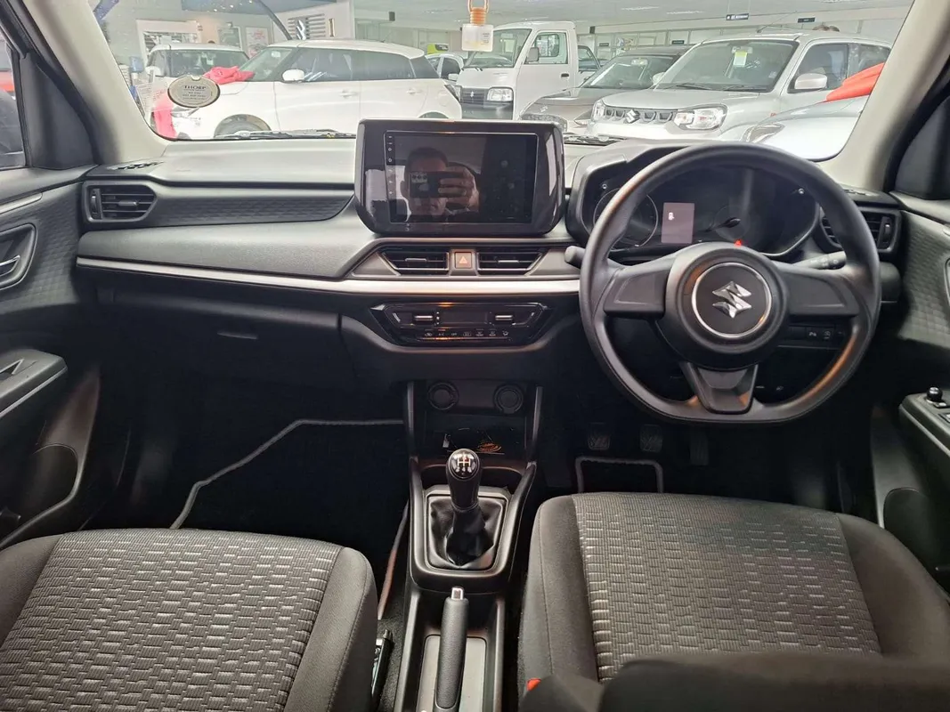 Suzuki Swift 1.2 GL - Image 10