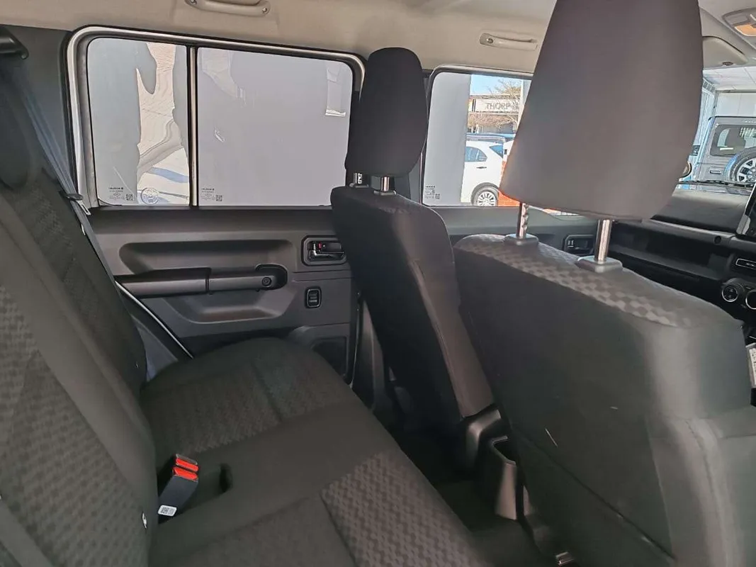 Suzuki Jimny 1.5 GLX Auto 5Dr - Image 8