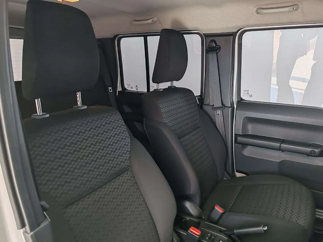 Suzuki Jimny 1.5 GLX Auto 5Dr - Image 9