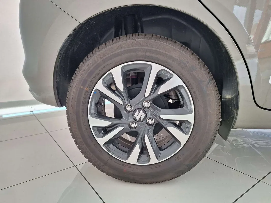 Suzuki Swift 1.2 GLX MT - Image 7