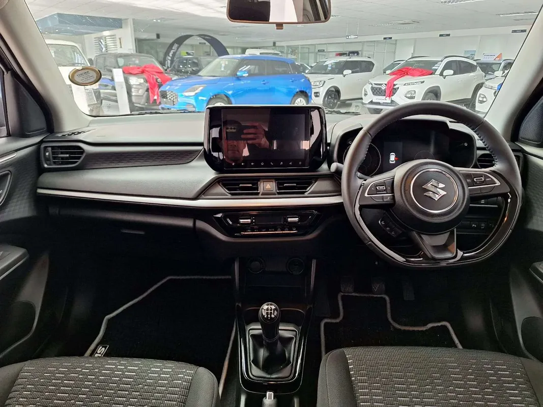 Suzuki Swift 1.2 GLX MT - Image 10