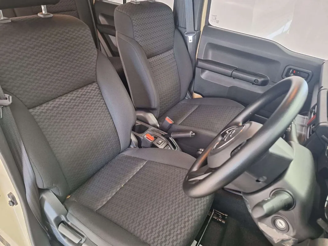 Suzuki Jimny 1.5 GL 5Dr - Image 9