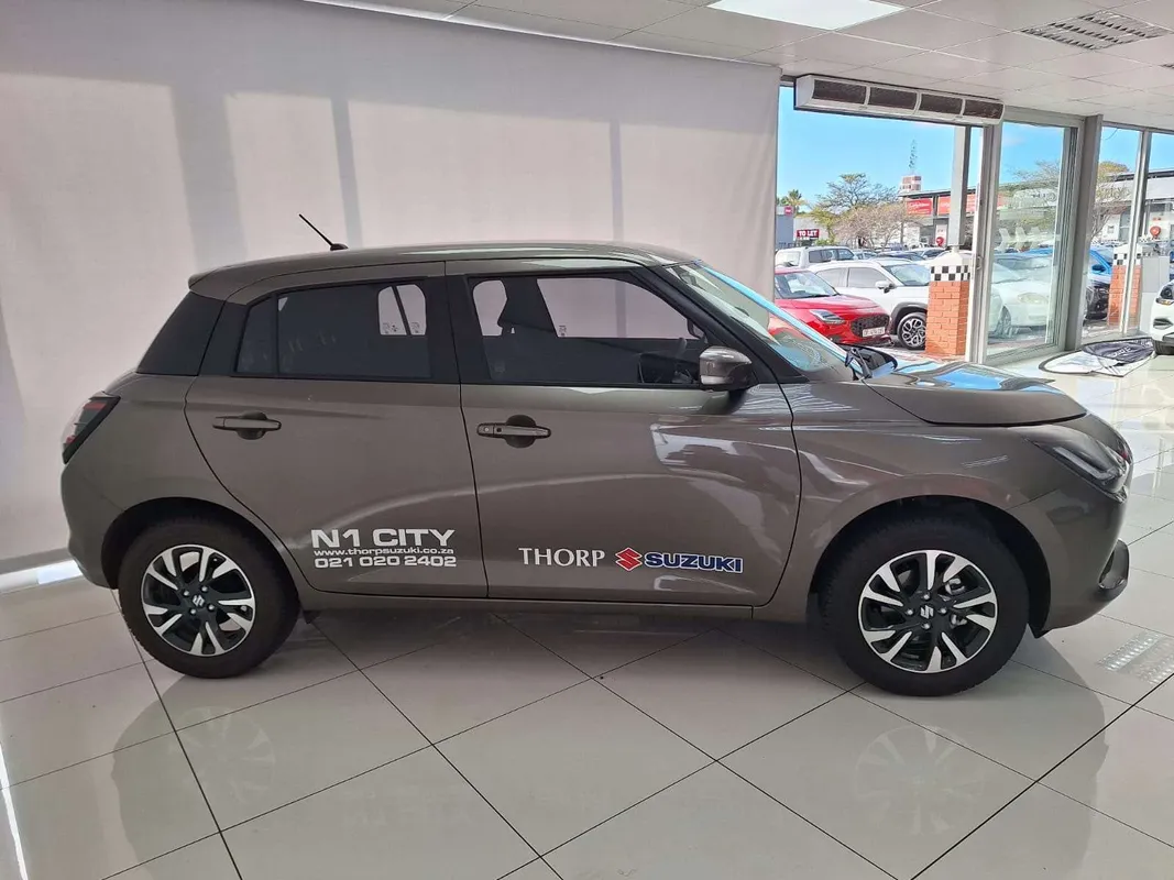 Suzuki Swift 1.2 GLX CVT - Image 2