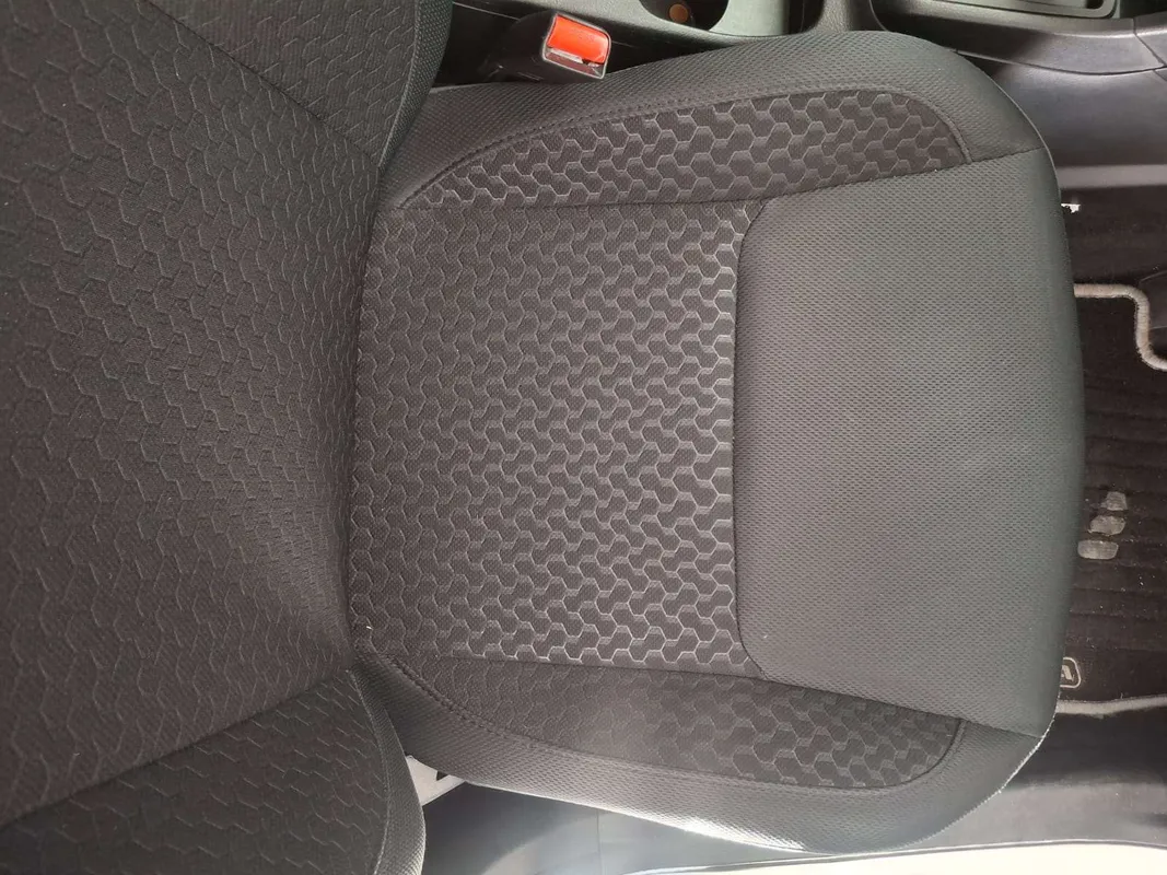 Suzuki Vitara Brezza 1.5 GL A/T - Image 11