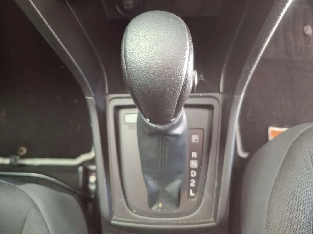 Suzuki Vitara Brezza 1.5 GL A/T - Image 12