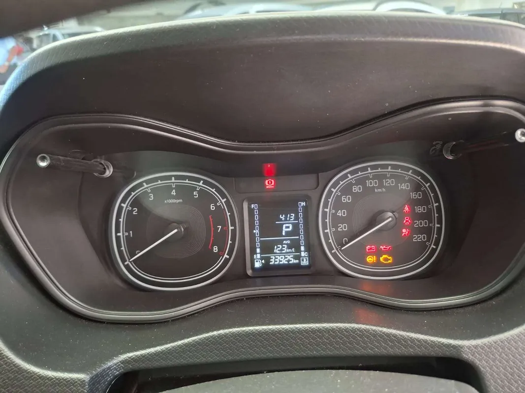 Suzuki Vitara Brezza 1.5 GL A/T - Image 13