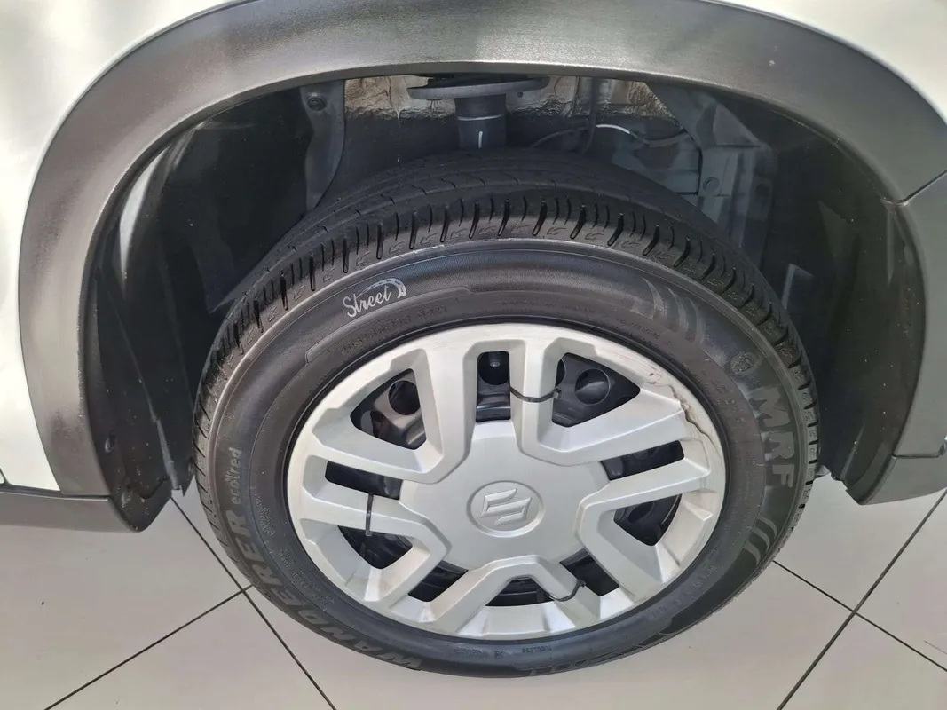 Suzuki Vitara Brezza 1.5 GL A/T - Image 9