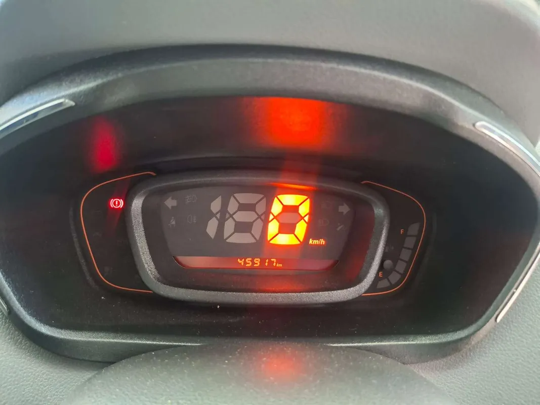 Renault Kwid 1.0 Dynamique 5DR - Image 12