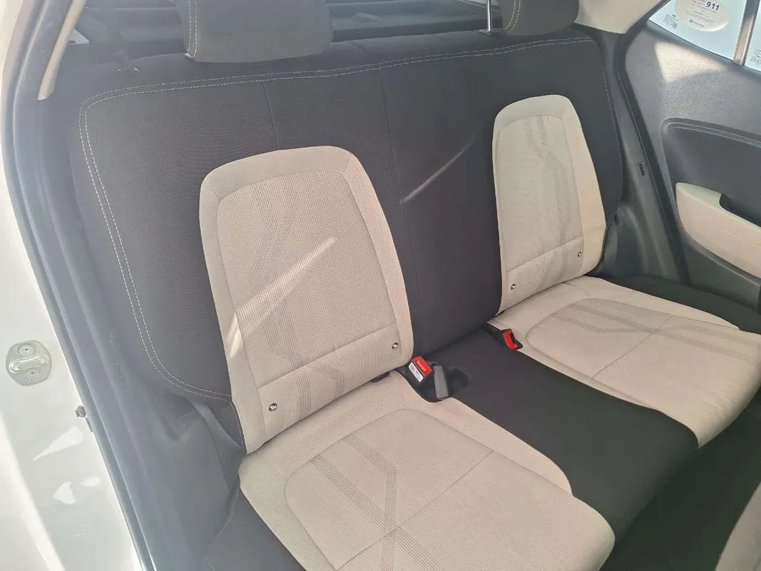 Hyundai Venue 1.2 Premium M/T - Image 8