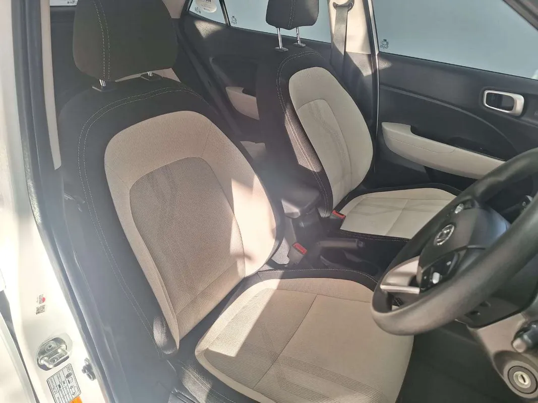 Hyundai Venue 1.2 Premium M/T - Image 9