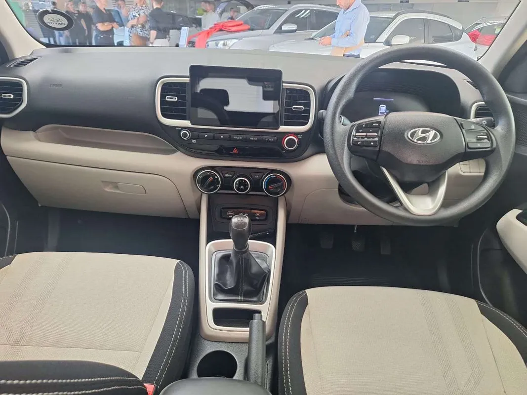Hyundai Venue 1.2 Premium M/T - Image 10