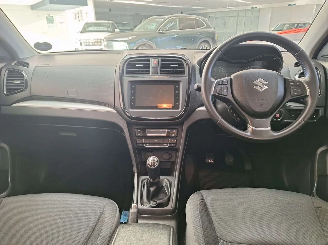 Suzuki Vitara Brezza 1.5 GLX - Image 10