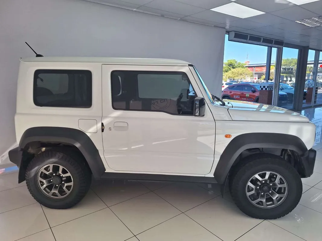 Suzuki Jimny 1.5 GLX - Image 2
