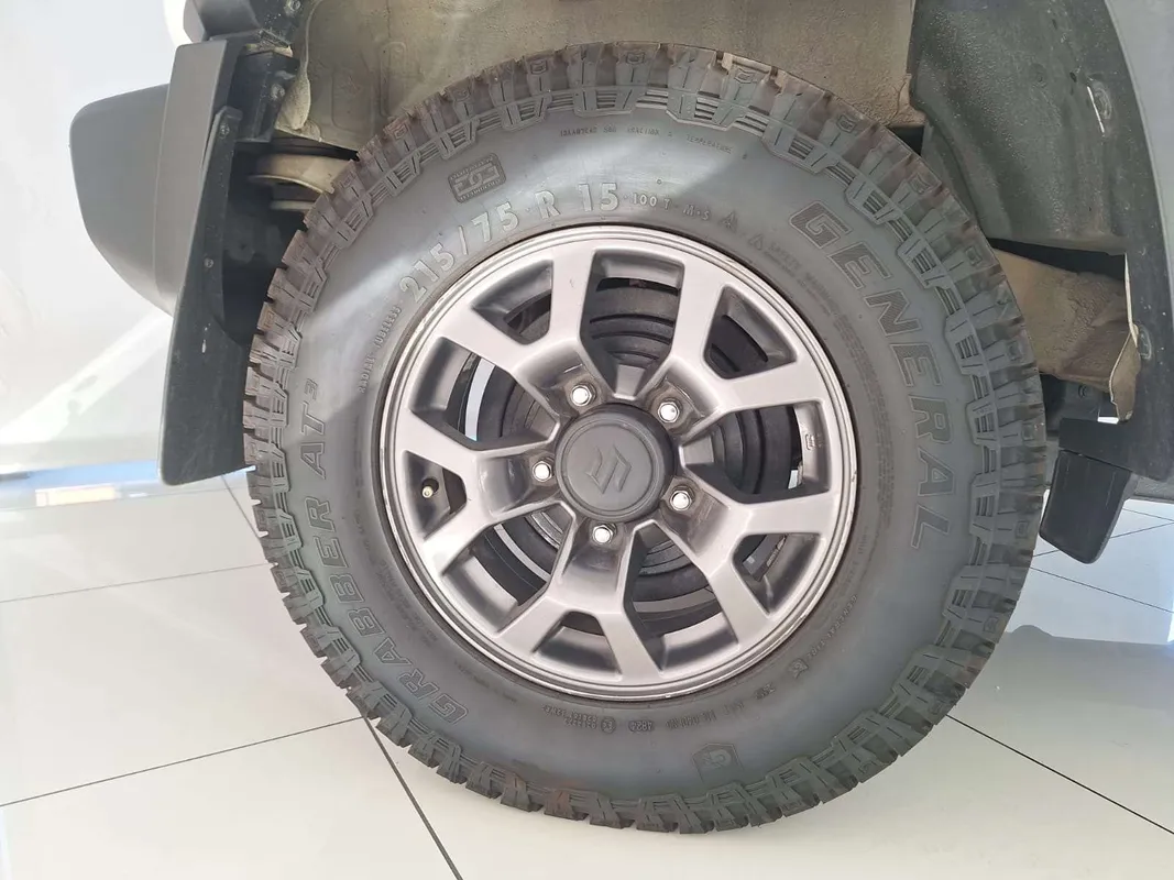 Suzuki Jimny 1.5 GLX - Image 7