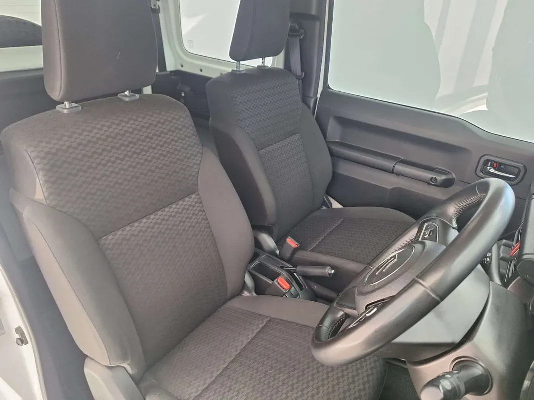 Suzuki Jimny 1.5 GLX - Image 9