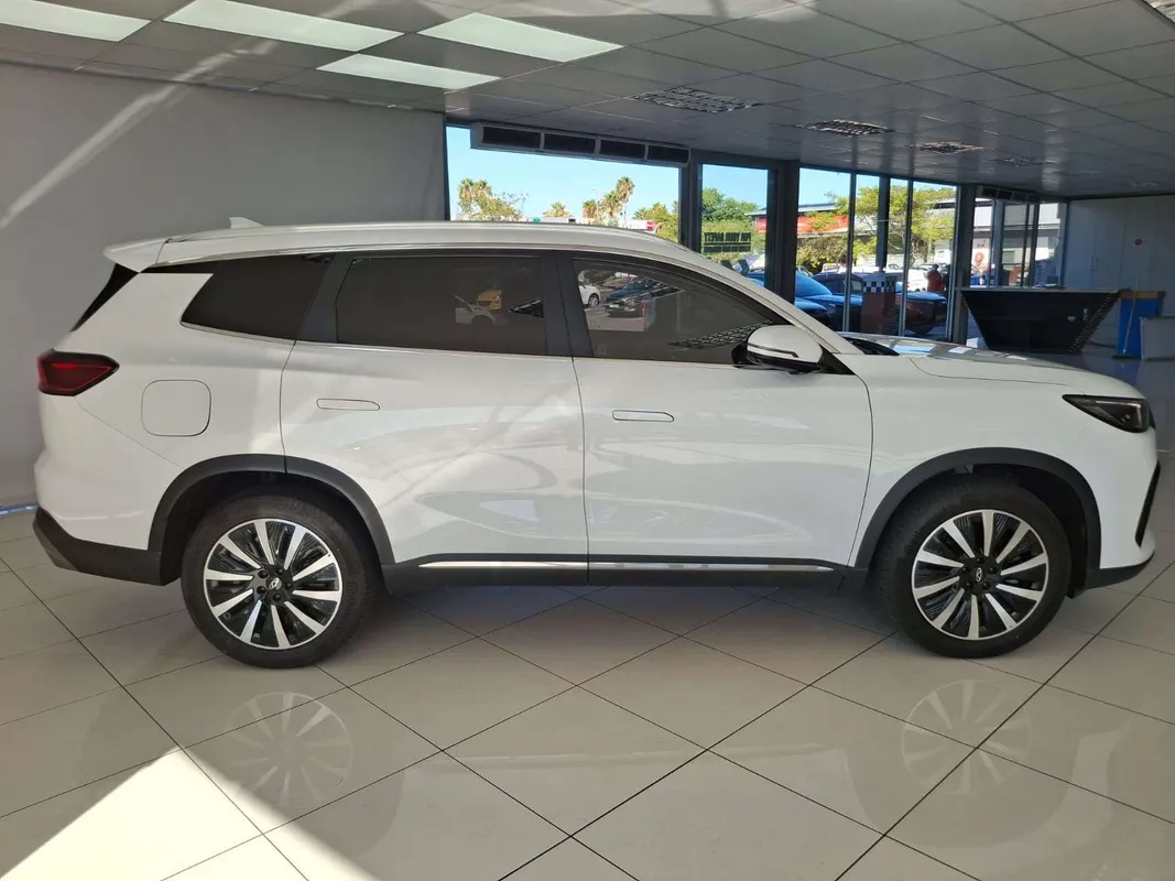 Chery Tiggo 8 1.5T CSH Apex DHT (PHEV) - Image 2
