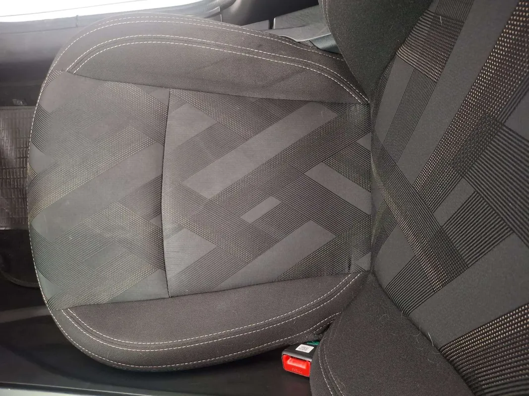 Renault Kiger 1.0T Zen - Image 8