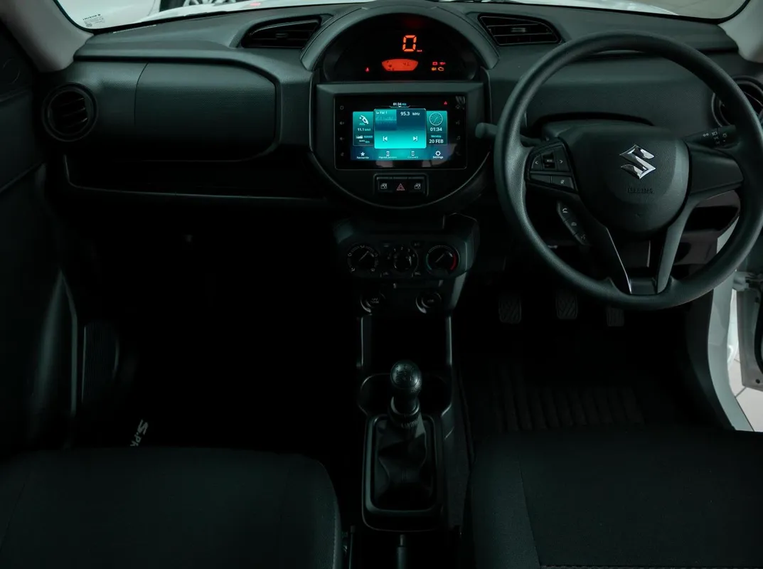 Suzuki S-Presso 1.0 GL MT - Image 9