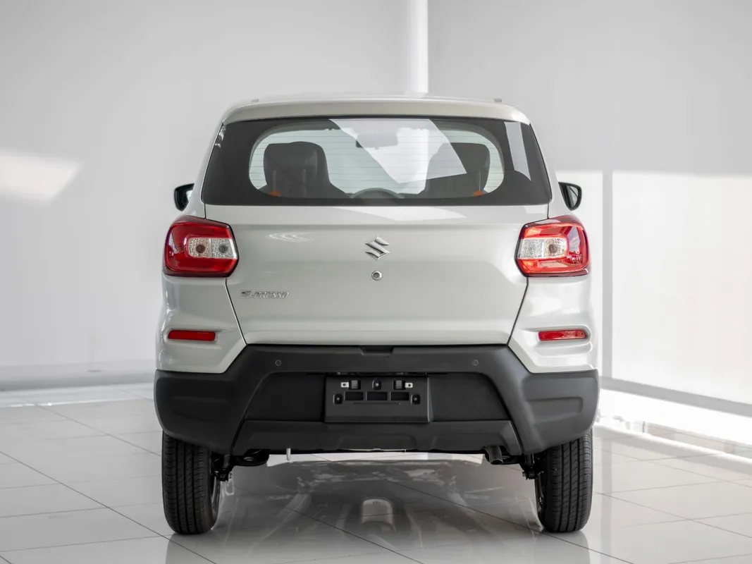 Suzuki S-Presso 1.0 GL MT - Image 14