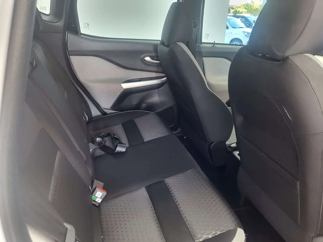 Nissan Magnite 1.0T Acenta CVT - Image 8