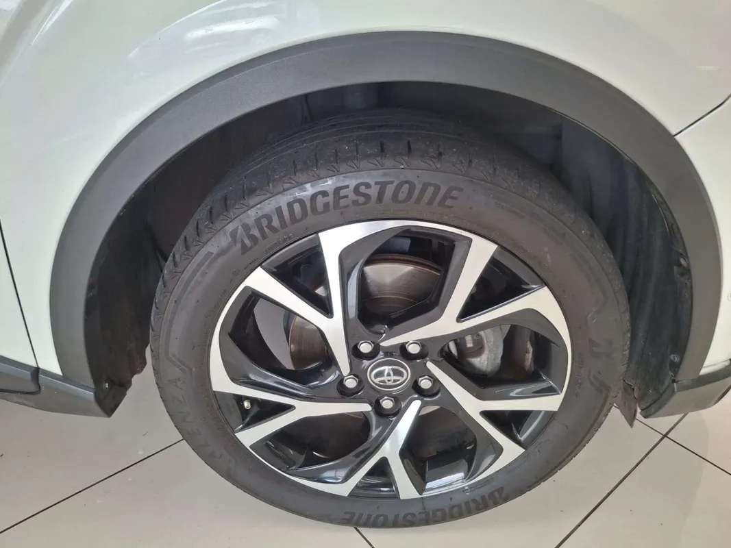 Toyota C-HR 1.2T Luxury CVT - Image 9