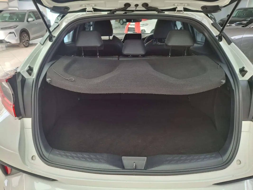 Toyota C-HR 1.2T Luxury CVT - Image 10