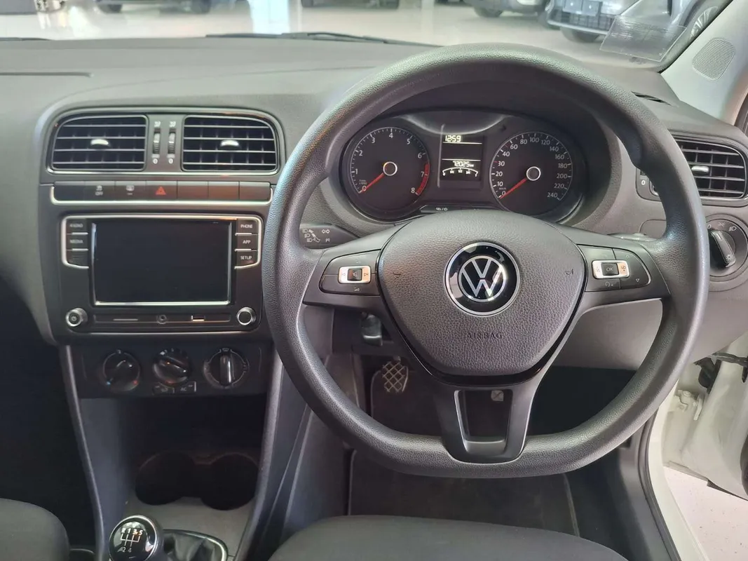 Volkswagen Polo Vivo hatch 1.4 Comfortline - Image 15