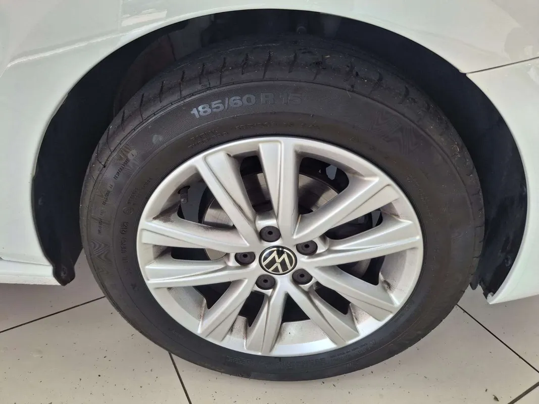 Volkswagen Polo Vivo hatch 1.4 Comfortline - Image 9