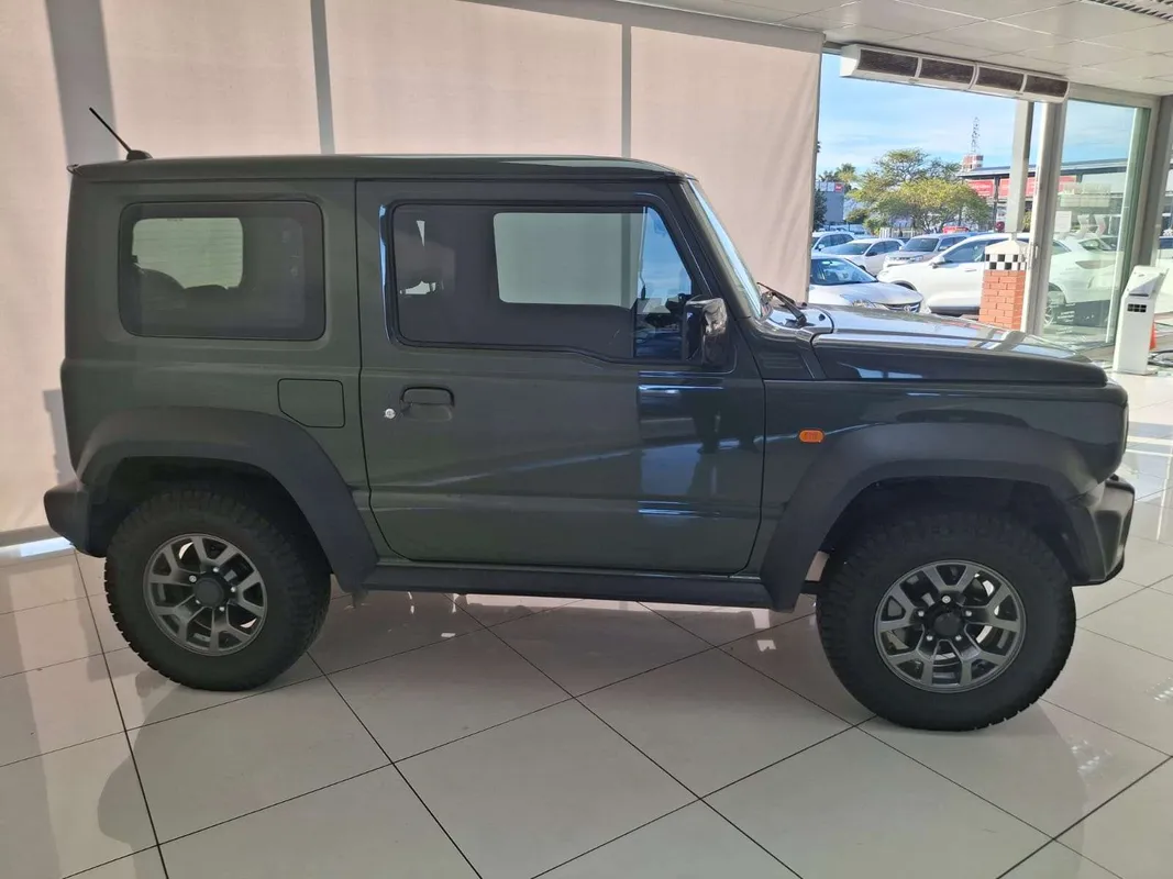 Suzuki Jimny 1.5 GLX MT - Image 2