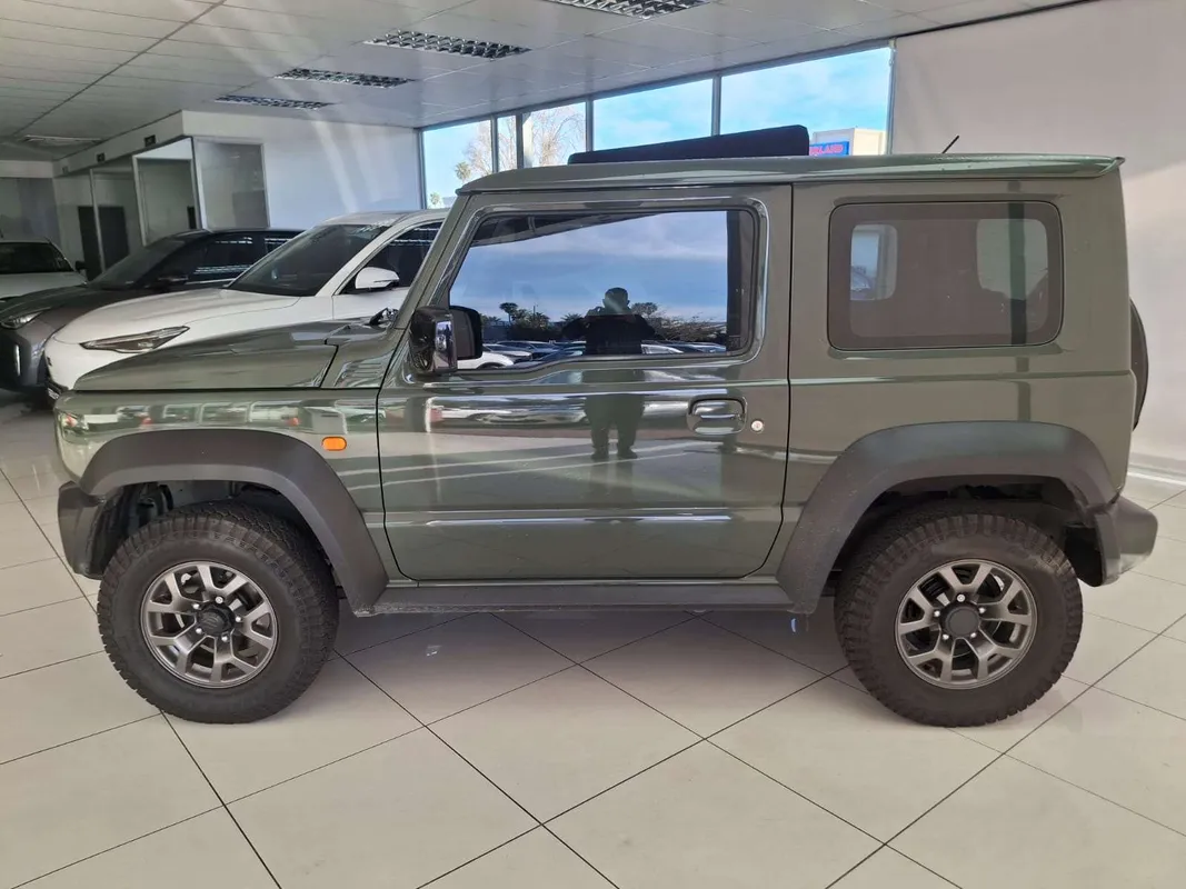 Suzuki Jimny 1.5 GLX MT - Image 4