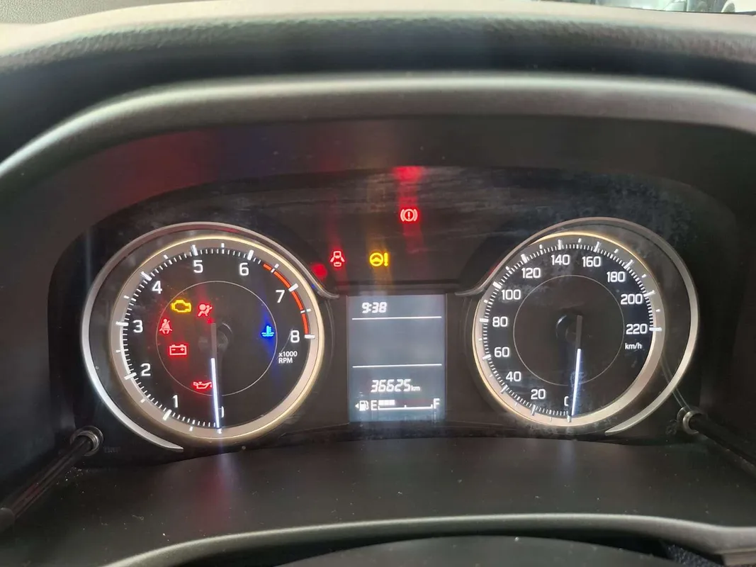 Suzuki Ertiga 1.5 GL MT - Image 15